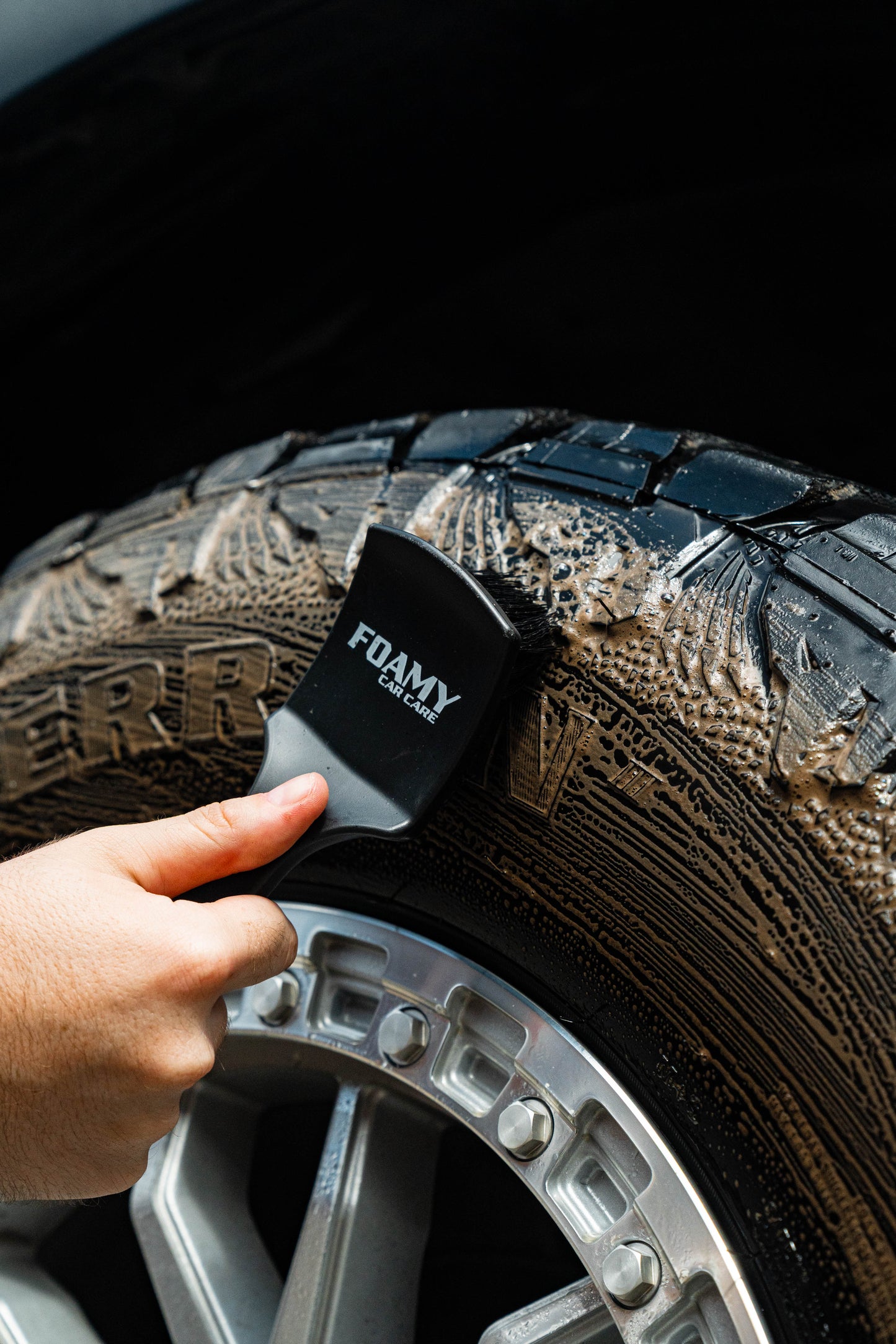 Stiff Bristle Tyre Brush